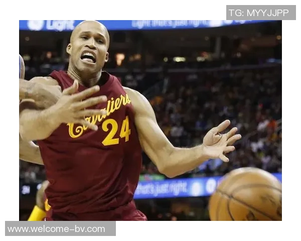 理查德谈老将缺阵影响强调扩大空间与提升比赛节奏的重要性