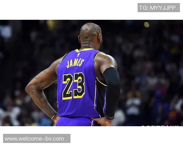 媒体人反应James离开消息时脑海一片空白令人震惊的瞬间 媒体人反应James离开消息时脑海一片空白令人震惊的瞬间